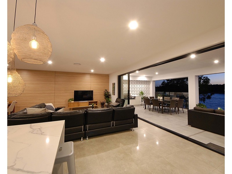 76 Burleigh Street, Burleigh Waters QLD 4220