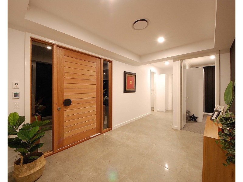 76 Burleigh Street, Burleigh Waters QLD 4220