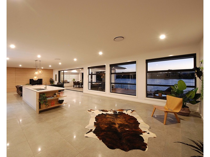 76 Burleigh Street, Burleigh Waters QLD 4220