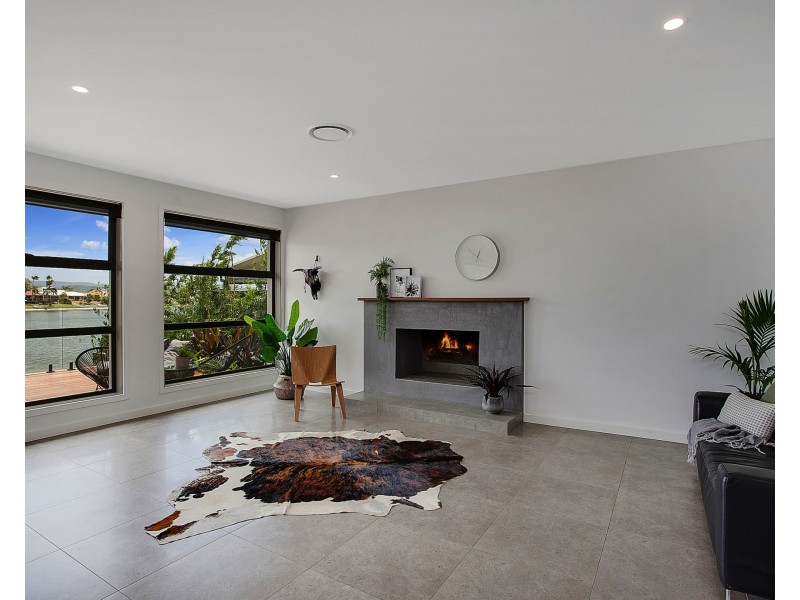 76 Burleigh Street, Burleigh Waters QLD 4220