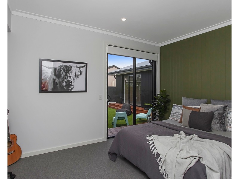 76 Burleigh Street, Burleigh Waters QLD 4220