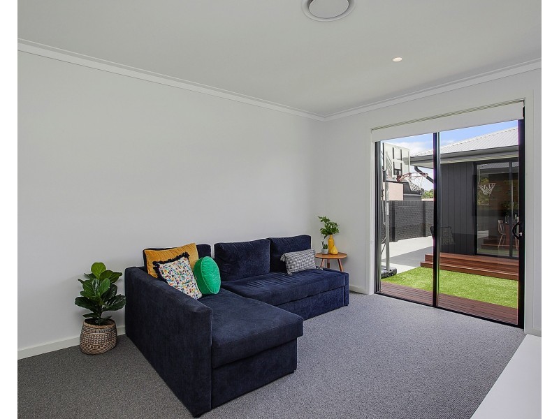 76 Burleigh Street, Burleigh Waters QLD 4220