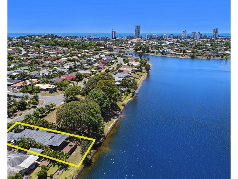 52 Honeyeater Dr, Burleigh Waters QLD 4220