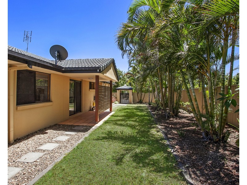 52 Honeyeater Dr, Burleigh Waters QLD 4220