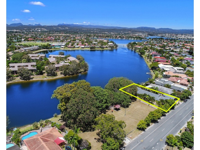 52 Honeyeater Dr, Burleigh Waters QLD 4220