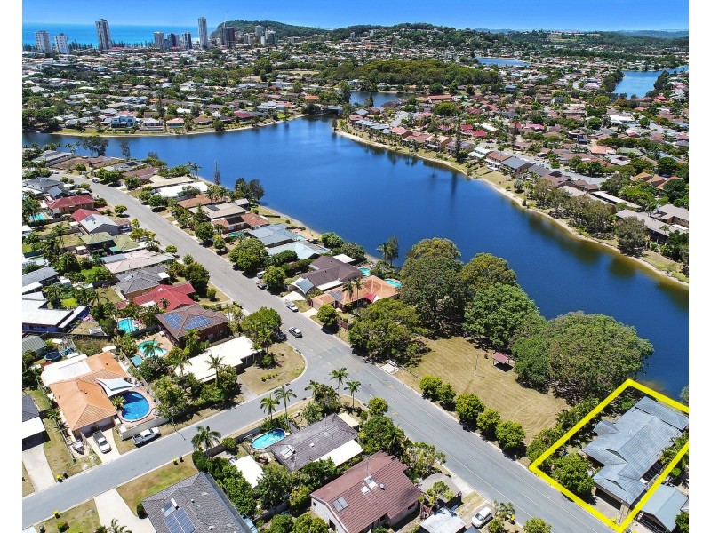 52 Honeyeater Dr, Burleigh Waters QLD 4220