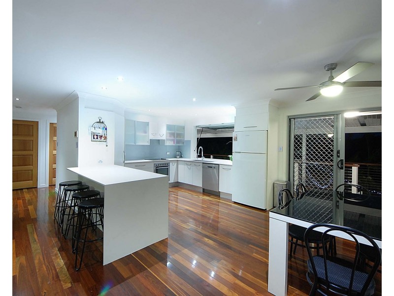 6 Seahawk Cres, Burleigh Waters QLD 4220