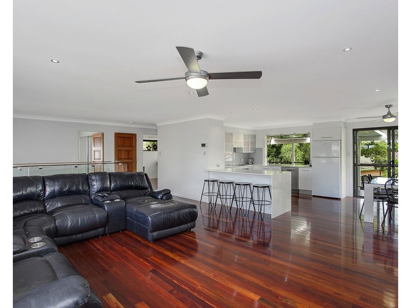 6 Seahawk Cres, Burleigh Waters QLD 4220