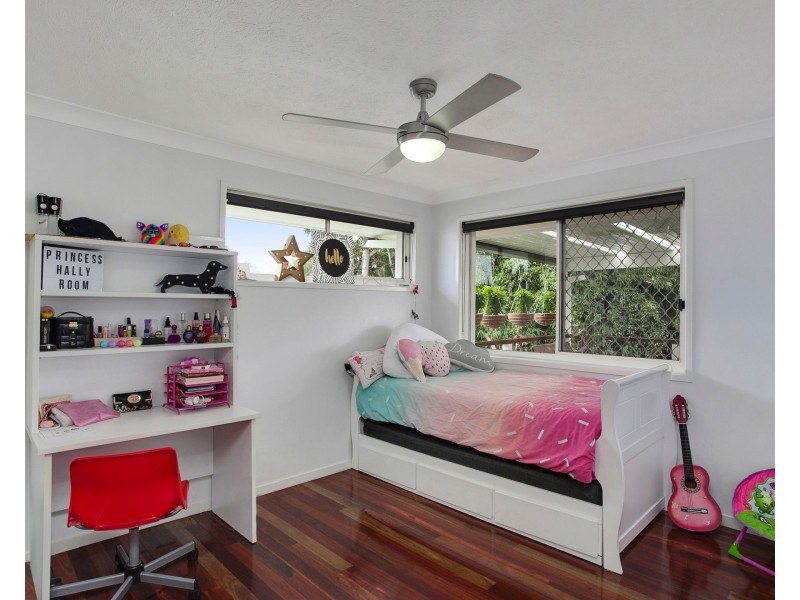 6 Seahawk Cres, Burleigh Waters QLD 4220