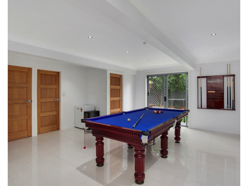 6 Seahawk Cres, Burleigh Waters QLD 4220