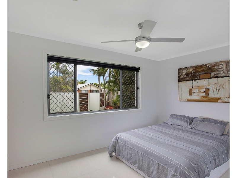 6 Seahawk Cres, Burleigh Waters QLD 4220