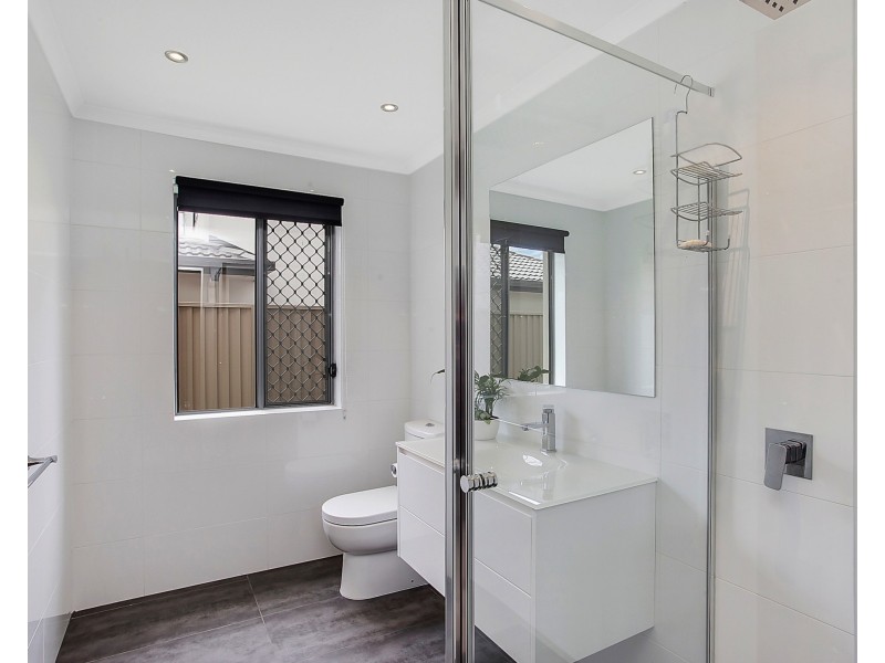 6 Seahawk Cres, Burleigh Waters QLD 4220