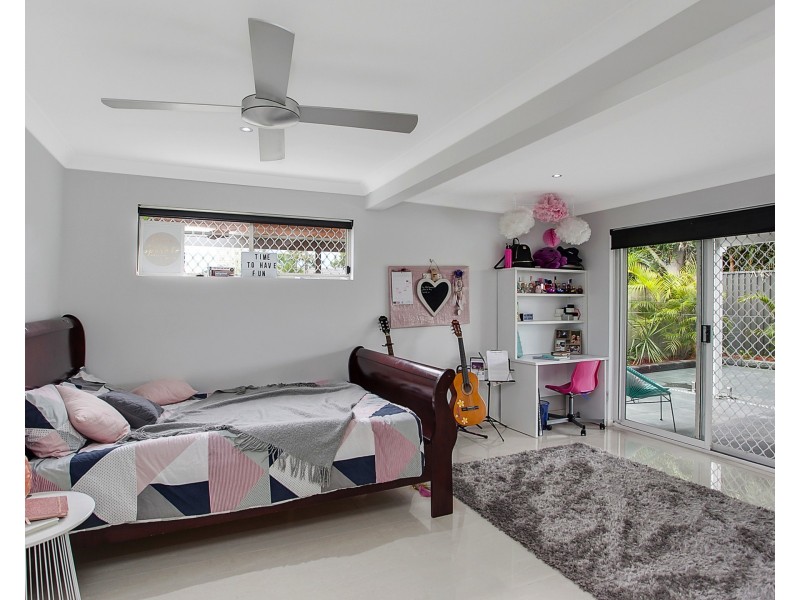 6 Seahawk Cres, Burleigh Waters QLD 4220