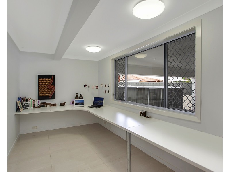 6 Seahawk Cres, Burleigh Waters QLD 4220