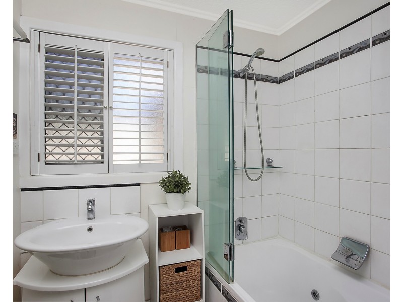 19 Lesley Avenue, Miami QLD 4220