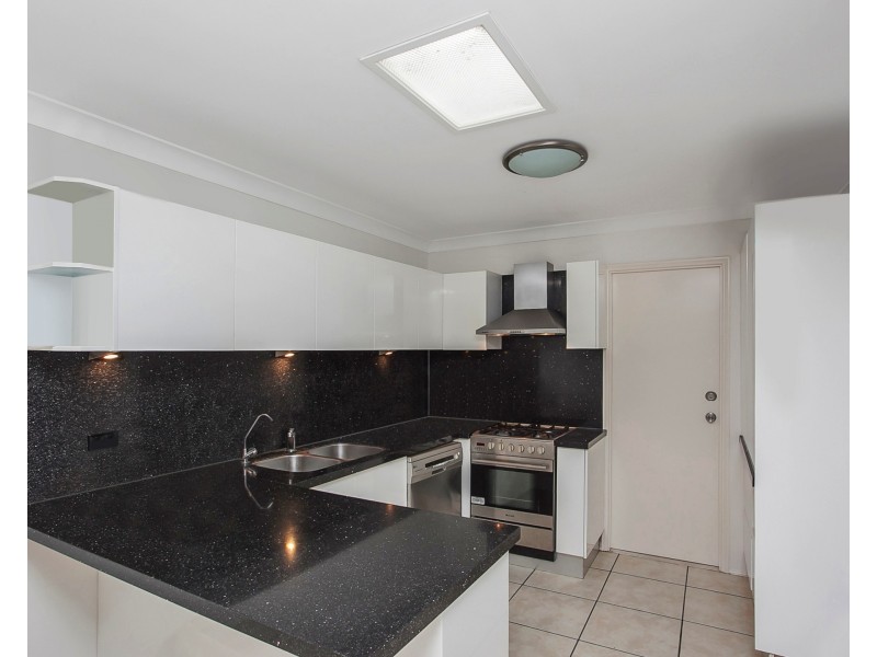 2/74 Galeen Dr, Burleigh Waters QLD 4220