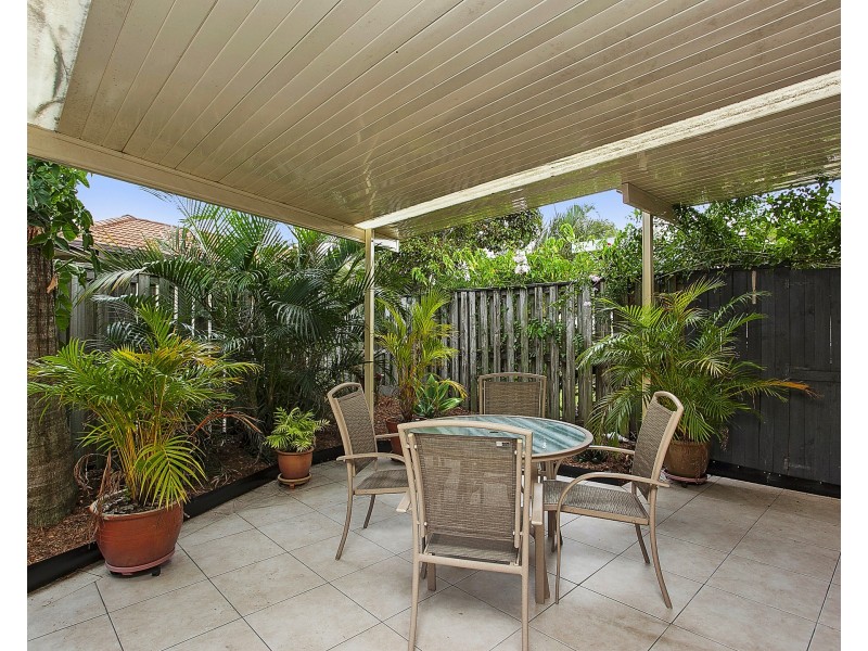 2/74 Galeen Dr, Burleigh Waters QLD 4220