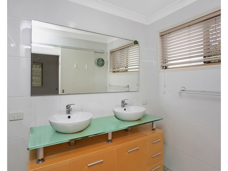 2/74 Galeen Dr, Burleigh Waters QLD 4220