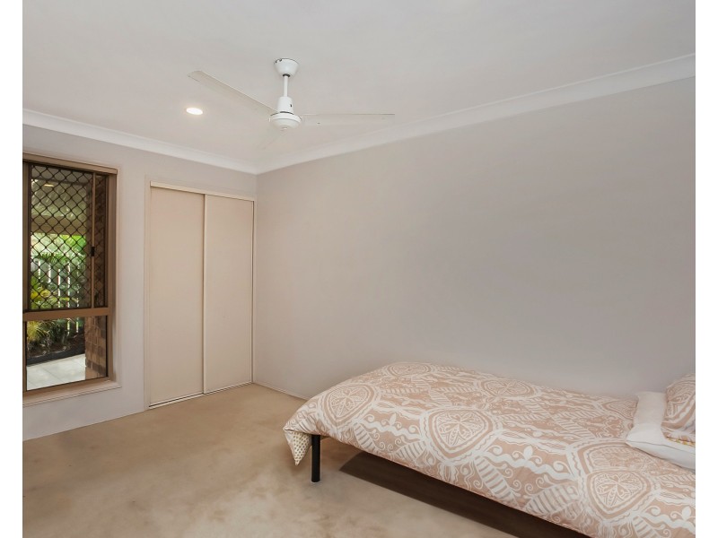 2/74 Galeen Dr, Burleigh Waters QLD 4220