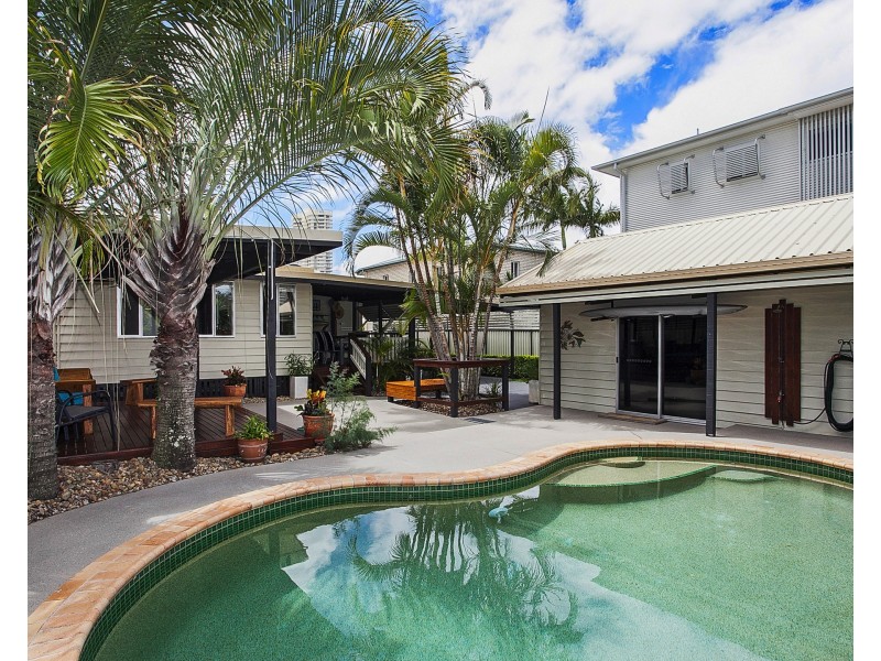 4 Anzac Parade, Burleigh Heads QLD 4220