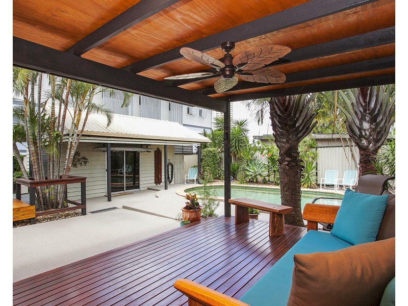 4 Anzac Parade, Burleigh Heads QLD 4220