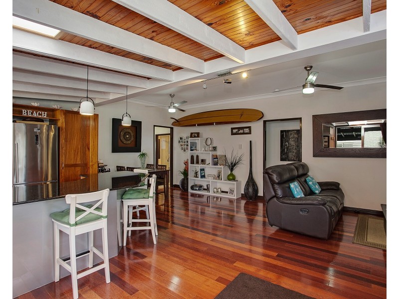 4 Anzac Parade, Burleigh Heads QLD 4220