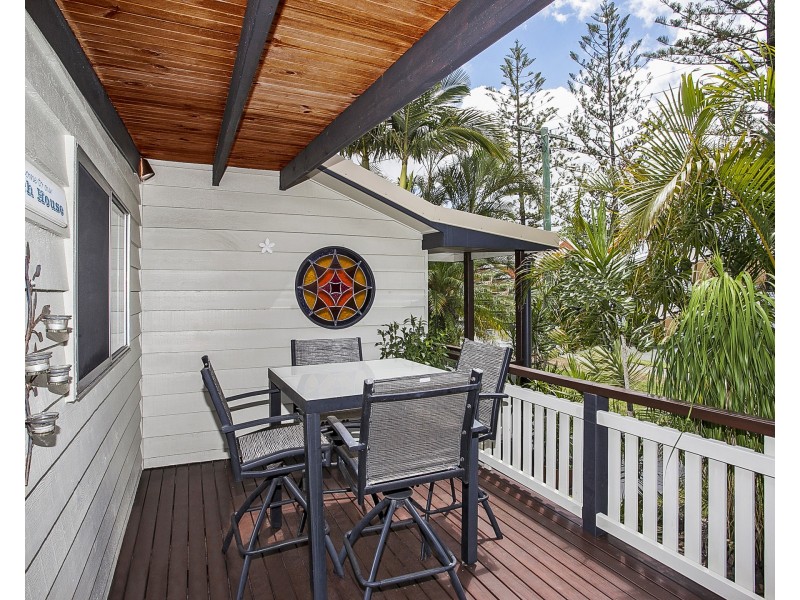 4 Anzac Parade, Burleigh Heads QLD 4220