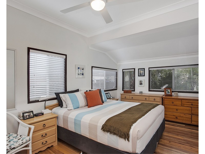 4 Anzac Parade, Burleigh Heads QLD 4220