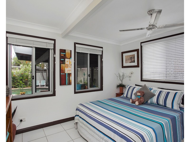 4 Anzac Parade, Burleigh Heads QLD 4220