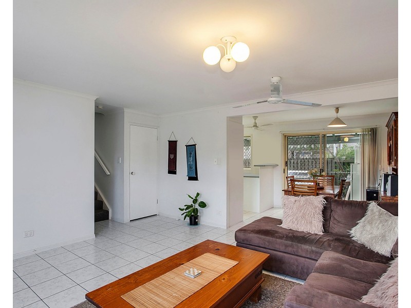 2/18 Bottlewood Ct, Burleigh Waters QLD 4220