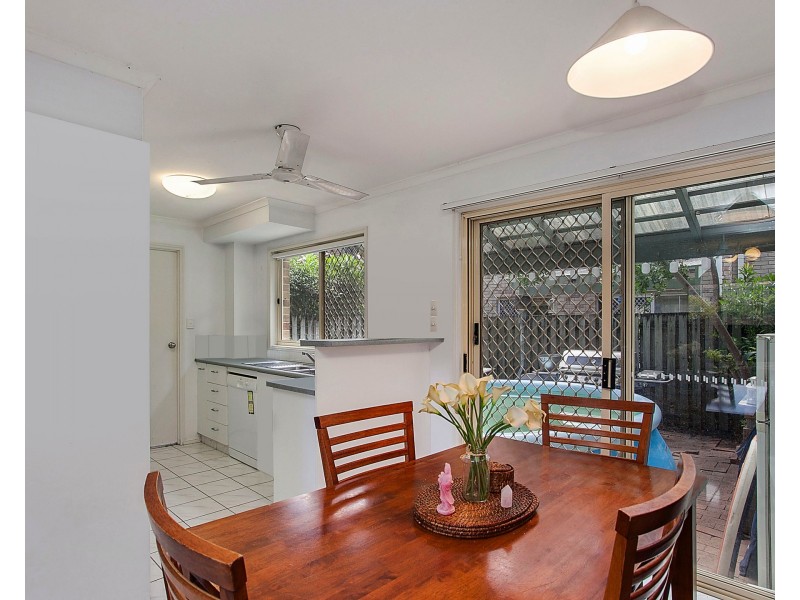 2/18 Bottlewood Ct, Burleigh Waters QLD 4220