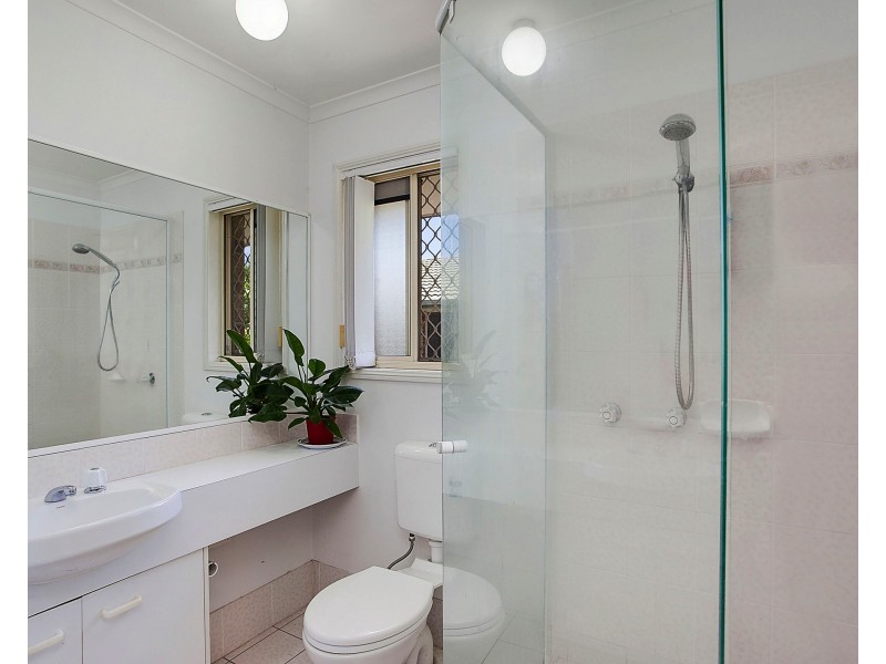 2/18 Bottlewood Ct, Burleigh Waters QLD 4220