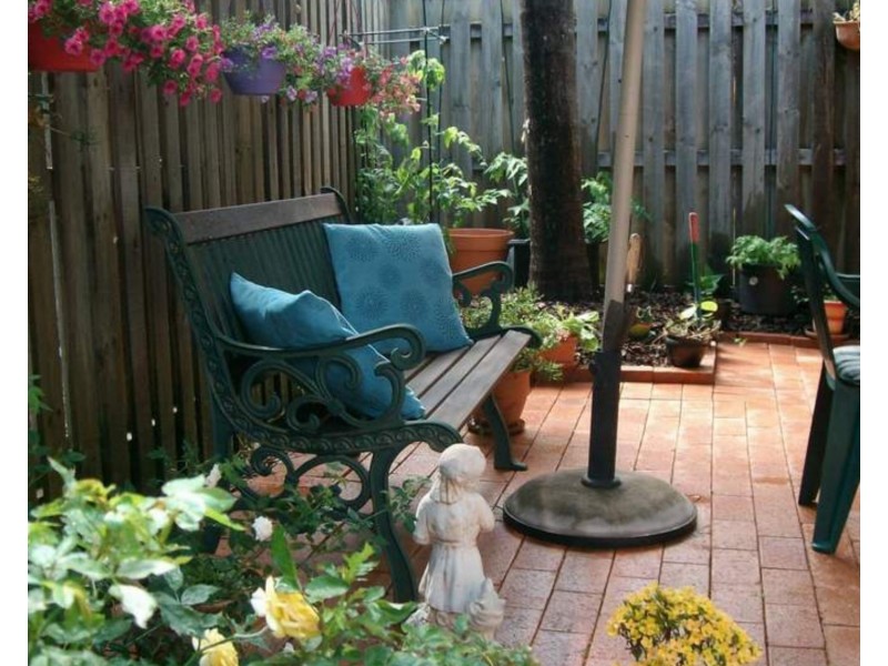 2/18 Bottlewood Ct, Burleigh Waters QLD 4220