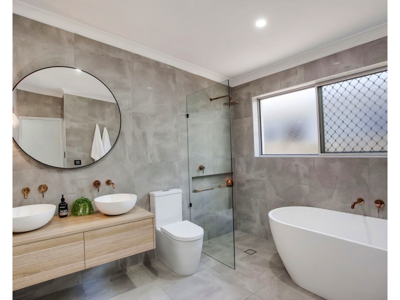 78 Chainey Ave, Miami QLD 4220