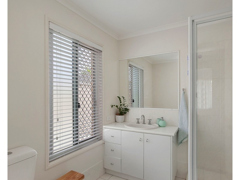 18 Swinburne Street, Varsity Lakes QLD 4227