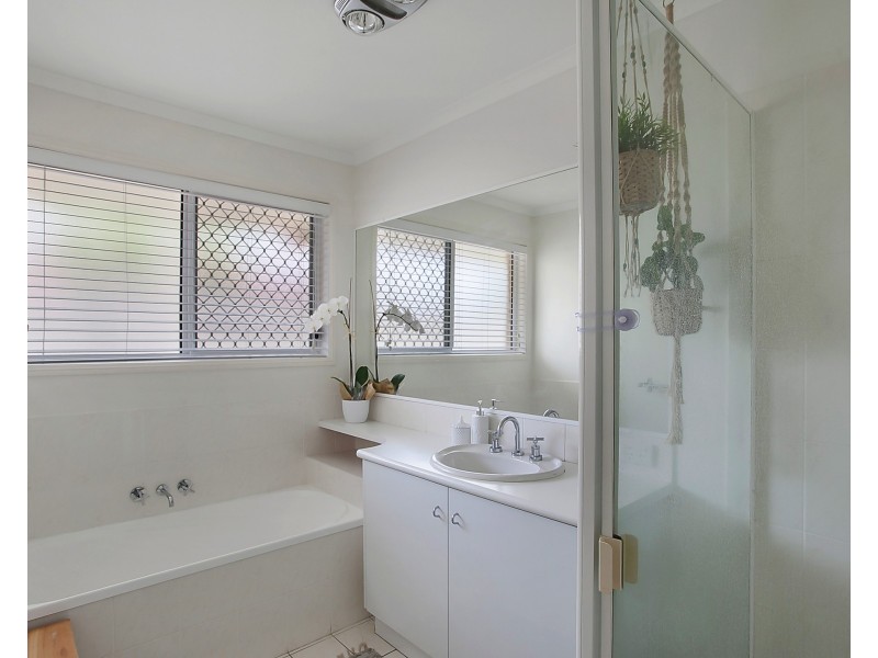 18 Swinburne Street, Varsity Lakes QLD 4227