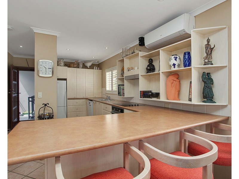 8/70 Marine Parade, Miami QLD 4220