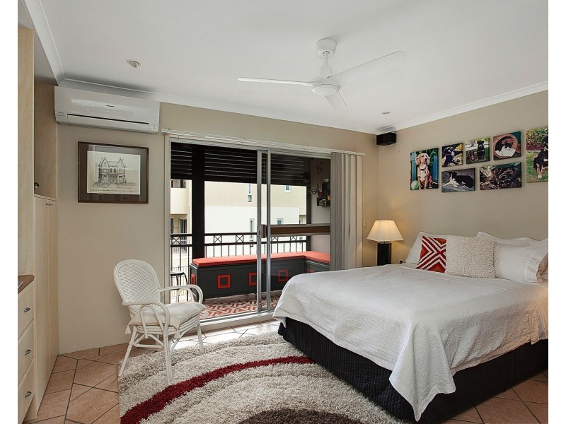 8/70 Marine Parade, Miami QLD 4220