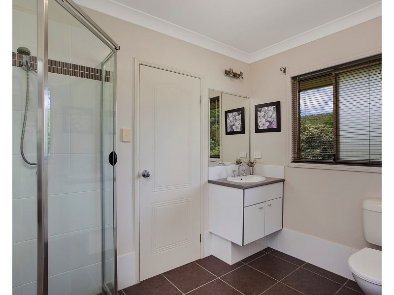 10 Fairy Wren Ct, Bonogin QLD 4213