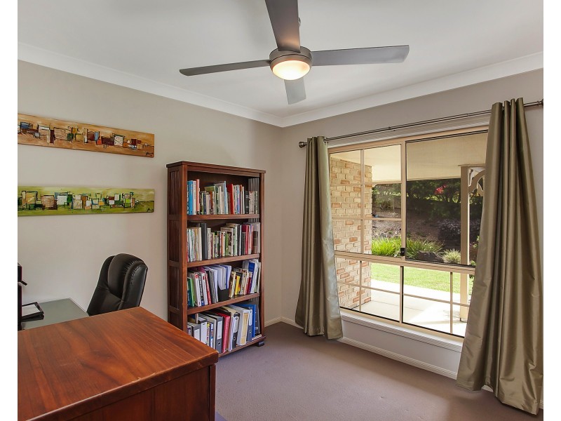 10 Fairy Wren Ct, Bonogin QLD 4213