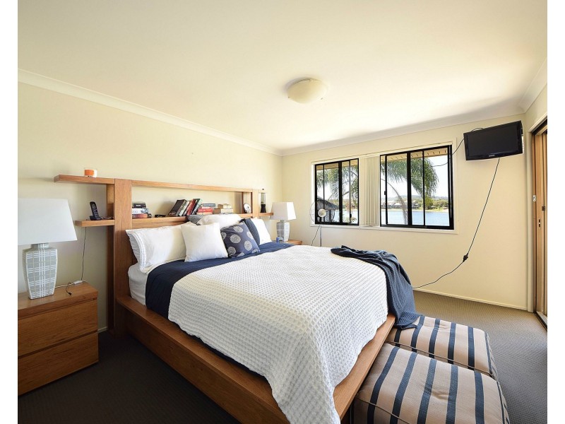 86 Honeyeater Drive, Burleigh Waters QLD 4220