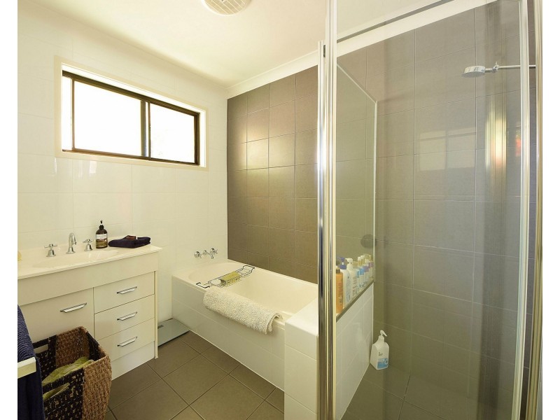 86 Honeyeater Drive, Burleigh Waters QLD 4220