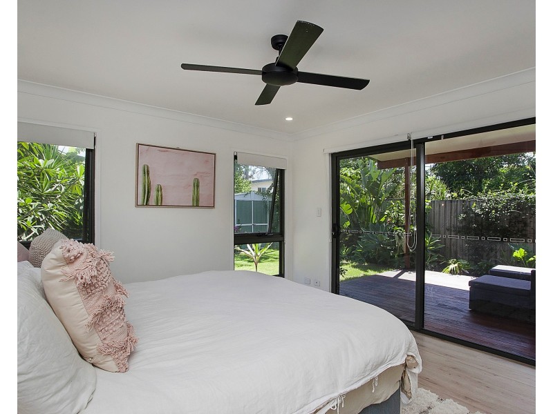 160 Nobby Pde, Miami QLD 4220