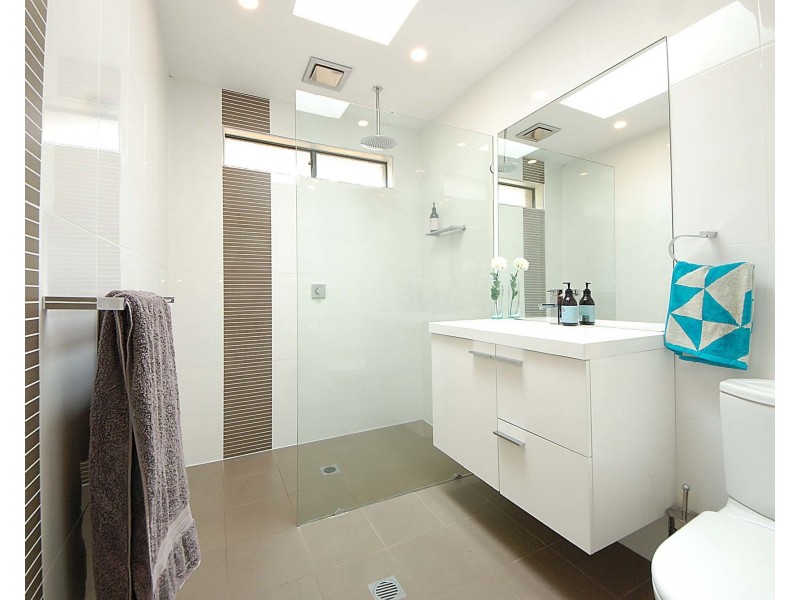 160 Nobby Pde, Miami QLD 4220