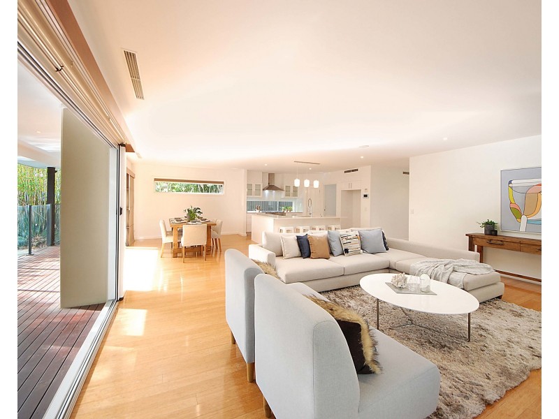8 Lemana Lane, Burleigh Heads QLD 4220