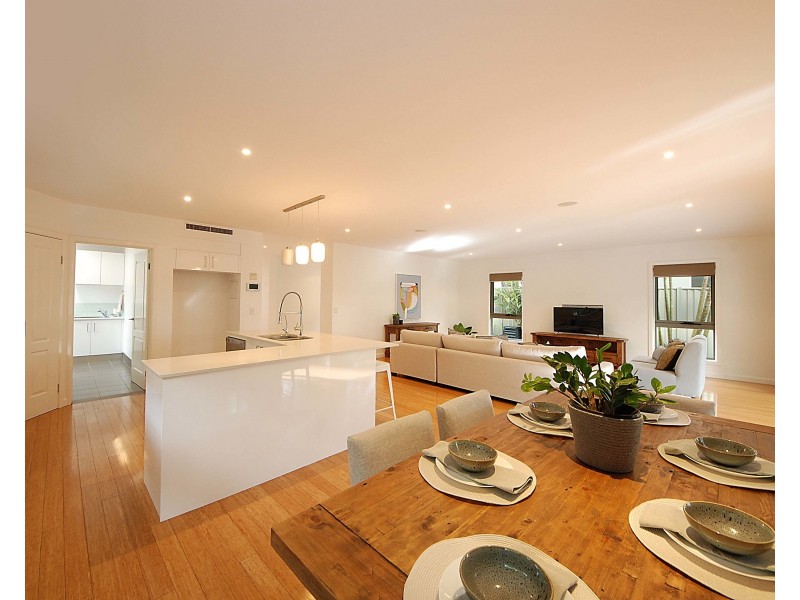 8 Lemana Lane, Burleigh Heads QLD 4220