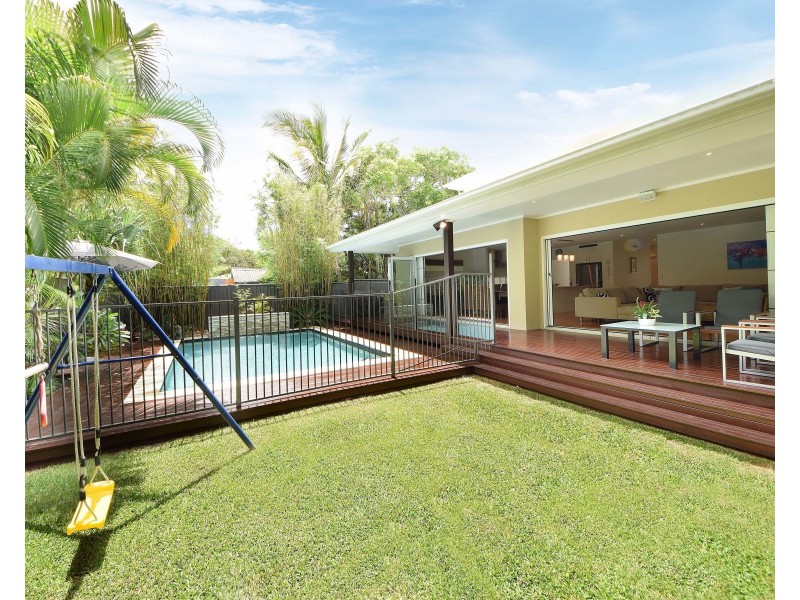 8 Lemana Lane, Burleigh Heads QLD 4220