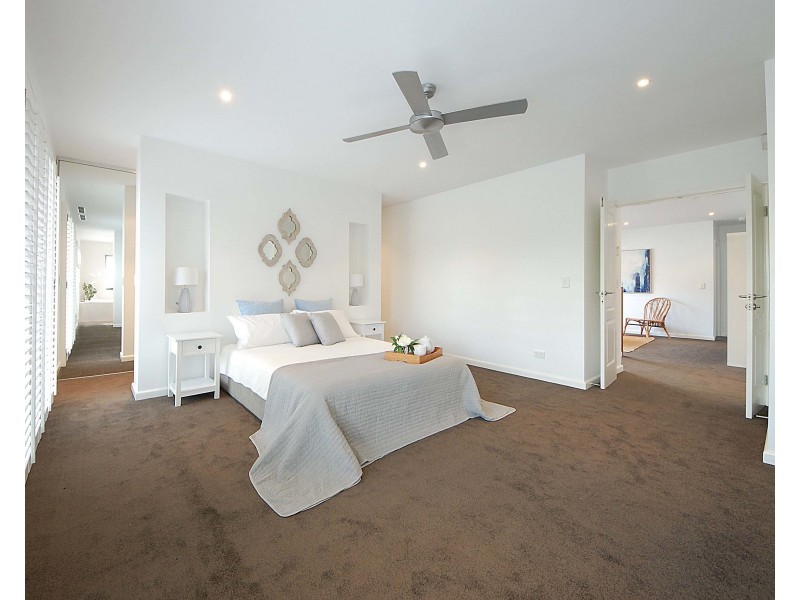 8 Lemana Lane, Burleigh Heads QLD 4220
