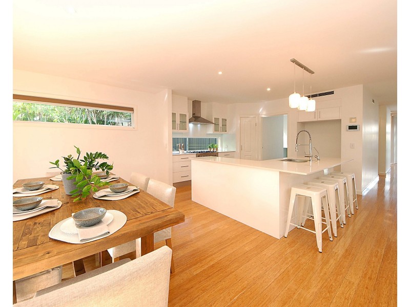8 Lemana Lane, Burleigh Heads QLD 4220