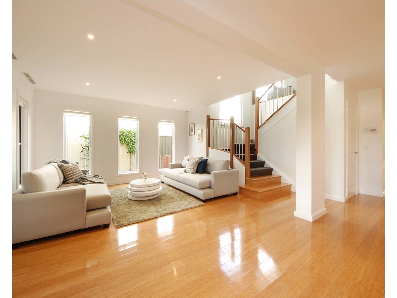 8 Lemana Lane, Burleigh Heads QLD 4220
